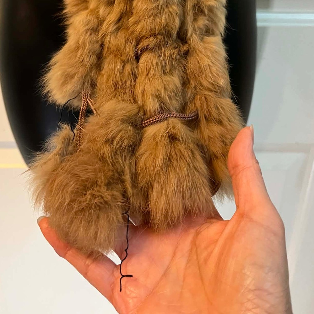 SOLD!!! 100% Genuine Rabbit Fur Scarf – Soft Brown Knit Fur Pom Pom Winter Wrap - Picture 4 of 7